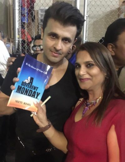 With-Sonu-Nigam-Presenting-Book